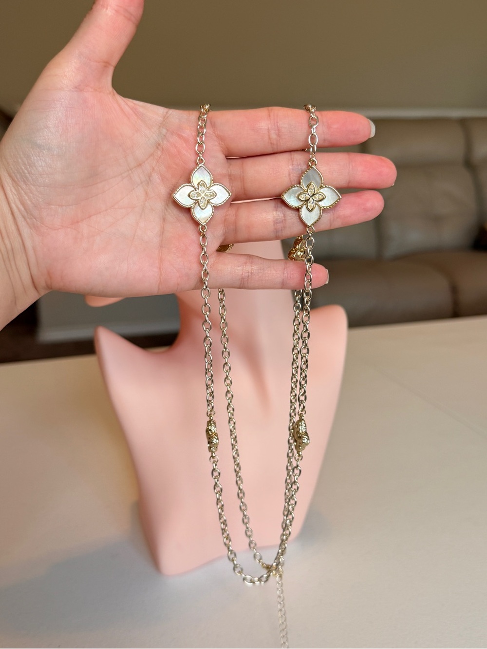 Alhambr Style Gold and Pearly White Floral Necklace With Zirconia - Picture 5 of 13